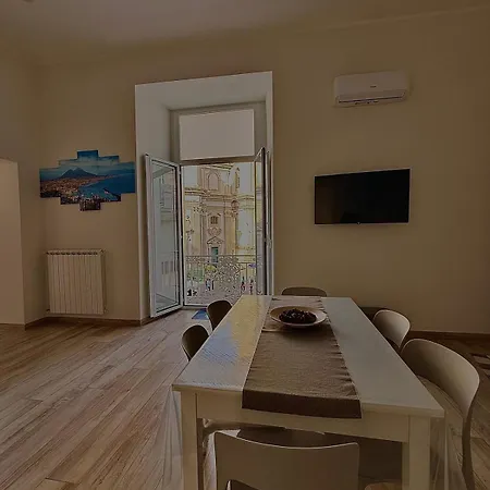 Victor's House בית נופש נאפולי